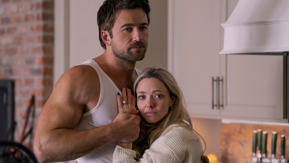 Andrew (Brendan Sklenar) und Nina Winchester (Amanda Seyfried) führen eine scheinbar perfekte Beziehung. Bildquelle: Hidden PicturesFeigco EntertainmentLionsgate