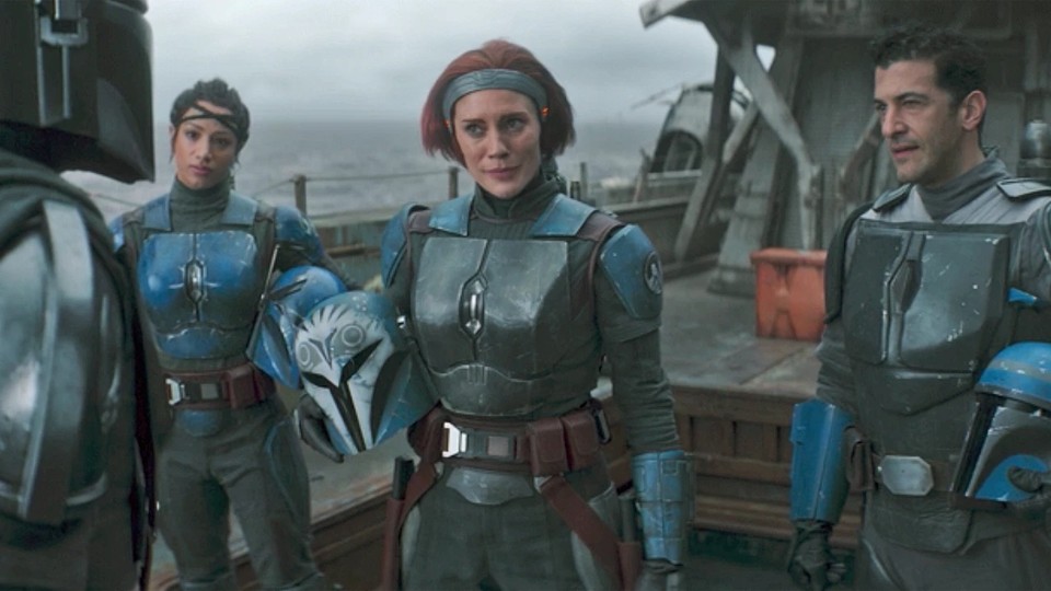 Koska Reeves (Mercedes Varnado), Bo-Katan Kryce (Katee Sackhoff) und Axe Woves (Simon Kassianides) in Staffel 2 von The Mandalorian. Bildquelle: Disney/Lucasfilm