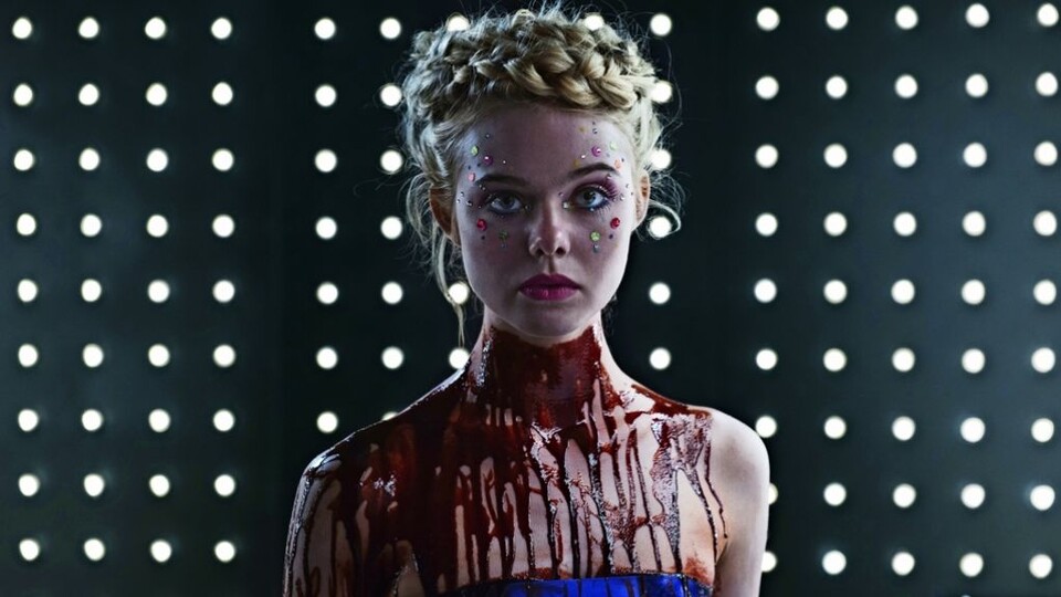 Elle Fanning in The Neon Demon von Regisseur Nicolas Winding Refn. Bildquelle: Koch Media