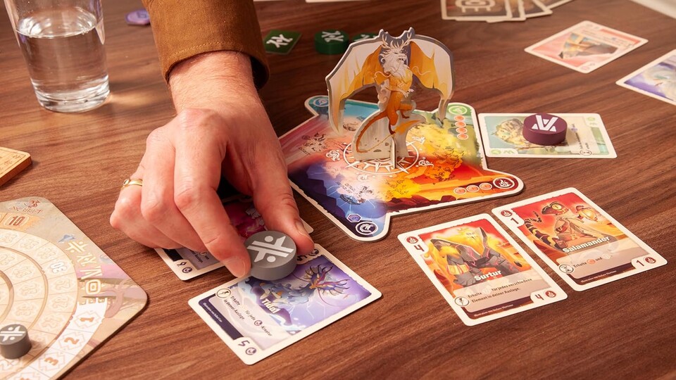 Ich liebe die wunderschönen illustrierten Spielkarten, die atemberaubende, mystische Kreaturen zeigen!