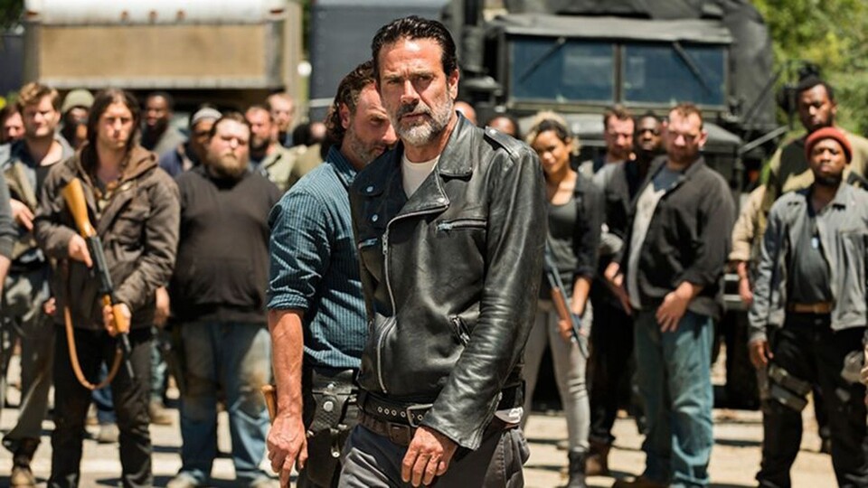 Nach der The Walking Dead-Hauptserie darf sich Jeffrey Dean Morgan als Negan weiter in Dead City austoben. Bildquelle: AMC