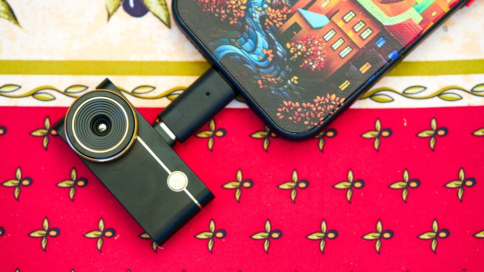 Die P3 ist kaum größer als ein USB-Stick. An Geräten mit USB-C-Anschluss braucht man den Adapter (im Bild) nicht, dadurch ist sie es dann noch kompakter. (Bildquelle: GameStar Tech)
