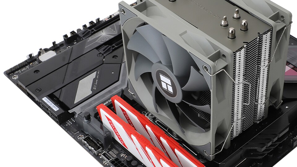 Uneingeschränkte RAM-Kompatibilität: Der vordere Lüfter ragt nicht über die DIMM-Slots hinaus.