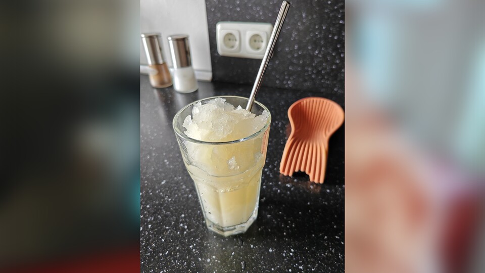 Ein Slushie ist sehr erfrischend, aber legt euch fürs Ausschenken besser einen Lappen bereit. (Bild: Maxe S., GameStar)