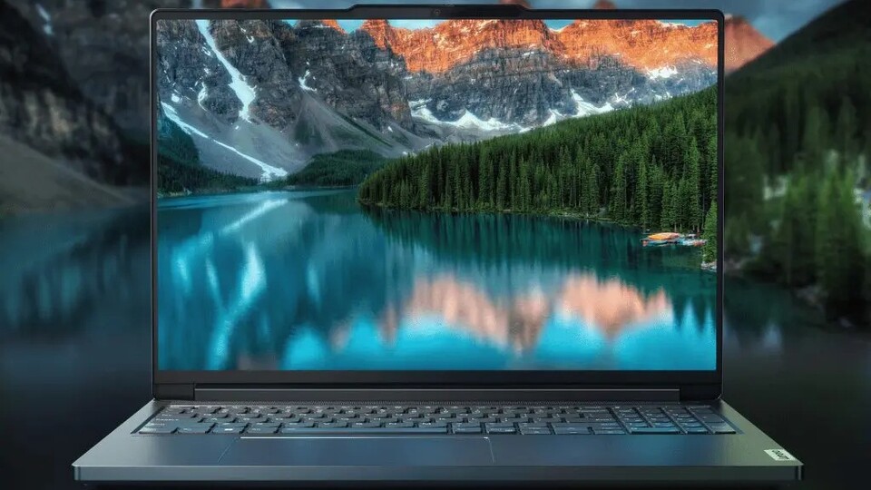 Beim ThinkBook Plus Twist sieht man auf den ersten Blick nur das sehr schöne OLED-Display. (Bild: Lenovo)