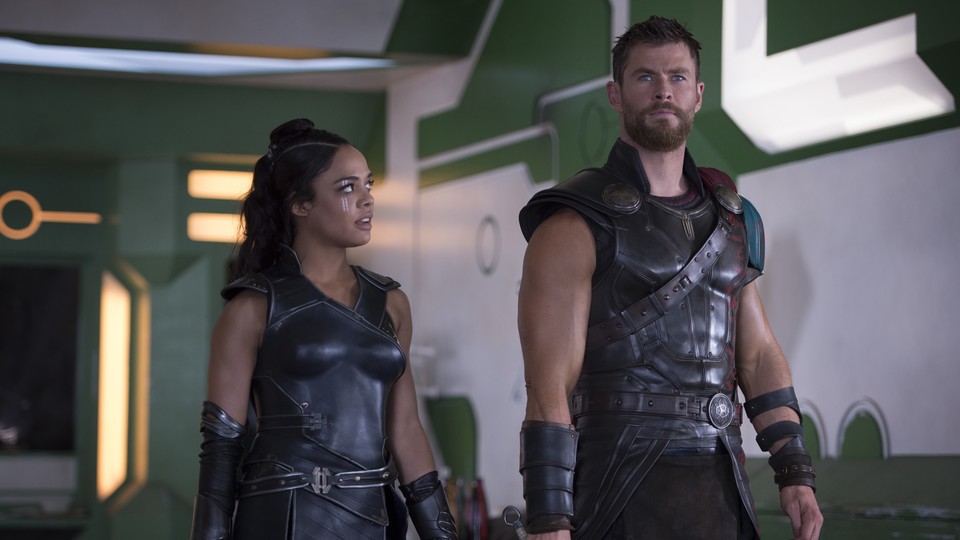 In Thor 3 schon ein gutes Team, werden Chris Hemsworth & Teass Thompson die neuen MiB-Agenten. 