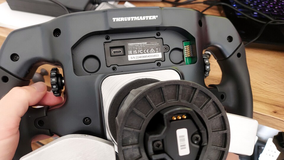 Den Schraubenzieher zücken, um die Software zu aktualisieren? Bei diesem Preis ein No-Go für mich!