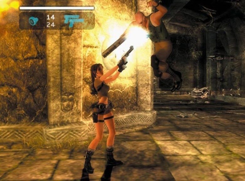 Lara trägt künftig alle Waffen und Ausrüstungsgegenstände an ihrem Gürtel.