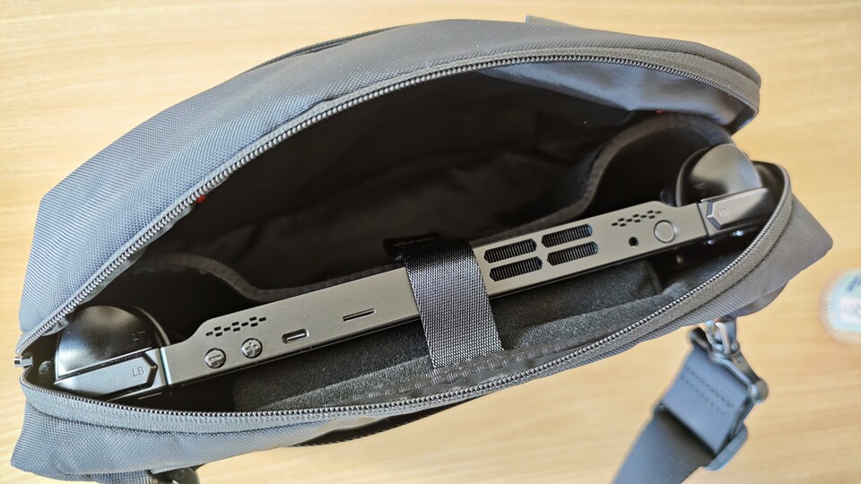 Eine Tasche wie diese bietet zusätzlilchen Platz für euer Zubehör. (Bildquelle: Duy Linh DinhGameStar Tech)