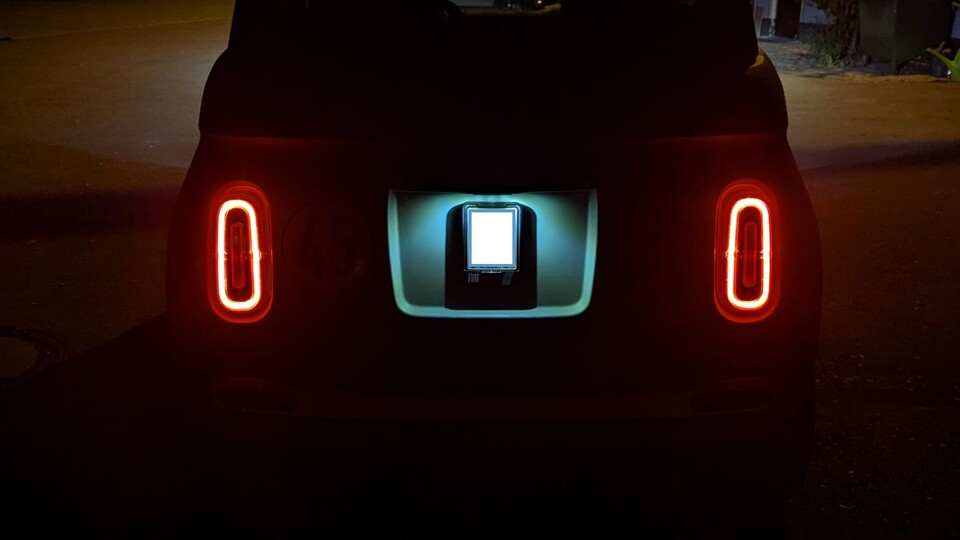 Die Lichtsignatur von hinten ist schick, ein Rückfahrscheinwerfer fehlt allerdings.