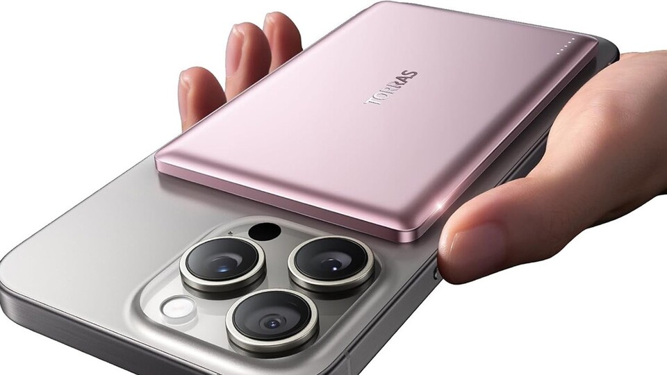 Die MiniMag ist unglaublich dünn, so merkt ihr kaum, dass ihr eine Powerbank hinten an eurem Handy kleben habt.