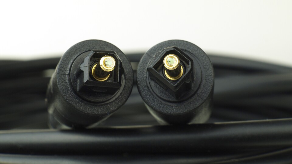 Der digitale Audioausgang werden manchmal auch als TOSLINK oder SPDIF genannt. (Bild: asadykov - adobe.stock.com)