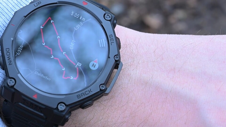 Statt lange Routen am Handy zu planen, könnt ihr einfach loslaufen und euch von der Uhr wieder zurückführen lassen.