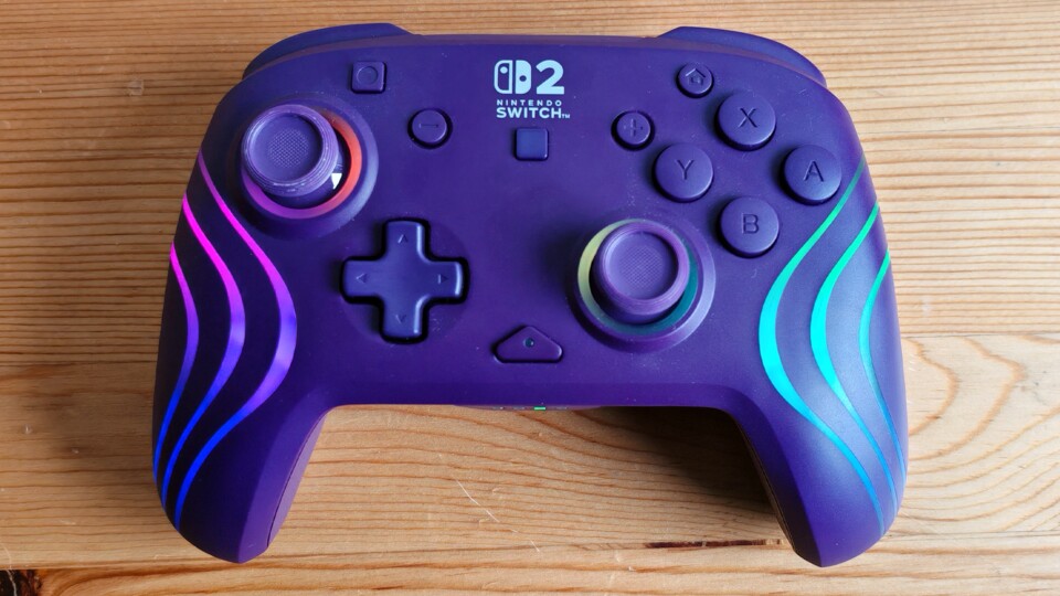 In Sachen Design ist dieser Controller definitiv am lautesten. (Bildquelle: Maxe S., GameStar)