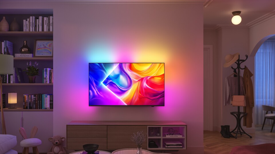 Das Ambilight von Philips-TVs kommt bei Wandmontage besonders gut zur Geltung. (Bild: Philips)