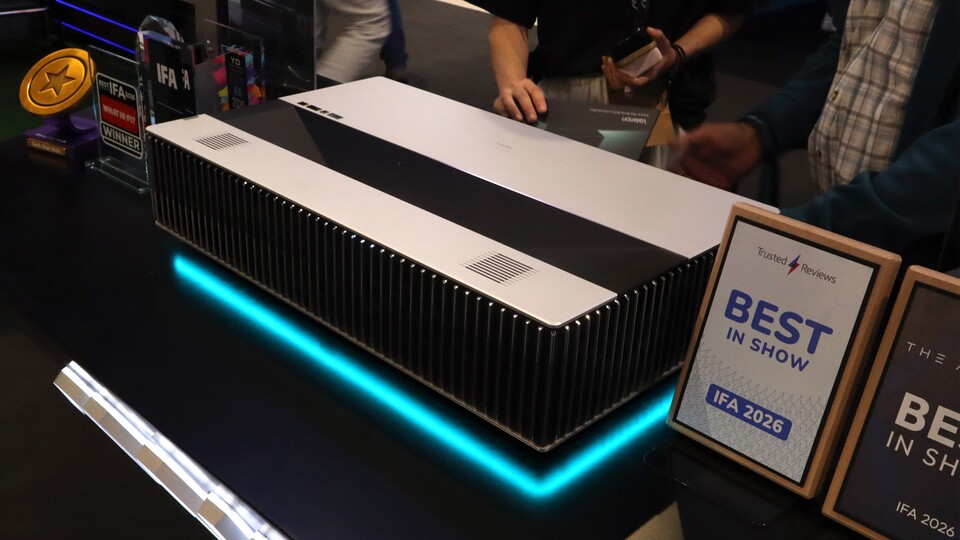 Awols neuester Short Throw Projektor befeuerte auf der Messe eine gigantische Leinwand in 4K bei 120 Hz. Wunderbar für Gamer, aber auch angenehm für Filmfans. Eine neuer Standard, den auch die Konkurrenz nutzt - zum Beispiel XGIMI. (Bildquelle: Denis BrownGameStar Tech)