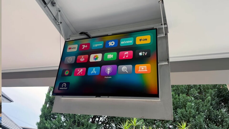 Mit ein wenig handwerklichem Geschick konnte der Hausbesitzer den TV austauschen. Hier zu sehen ist das neue Modell. (Bildquelle: Big_Communication353Reddit)