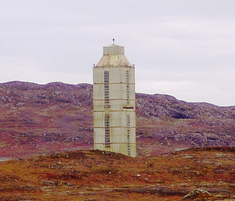 Der monumentale Bohrturm dominierte die Landschaft im äußersten Nordwesten der Sowjetunion