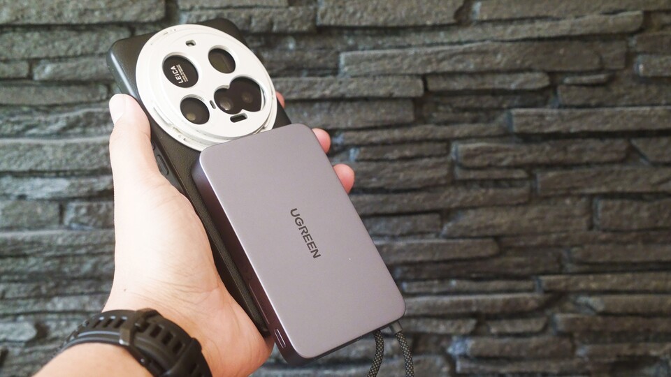 Die UGREEN-Powerbank ist sehr hochwertig verarbeitet und sieht ein wenig aus wie eine 2,5-Zoll-HDDSSD. (Bildquelle: Duy Linh DinhGameStar Tech)