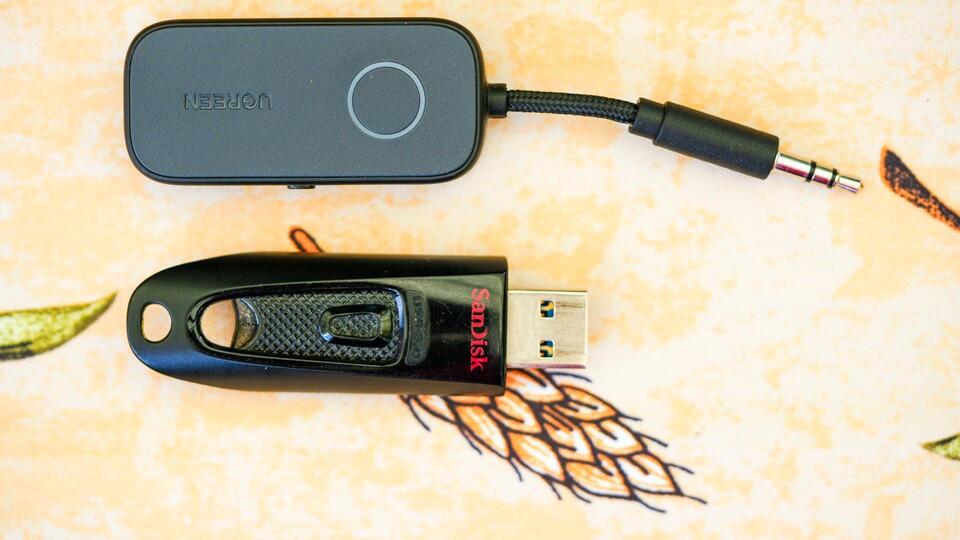 Der Ugreen-Dongle ist in etwa so groß wie ein USB-Stick ...
