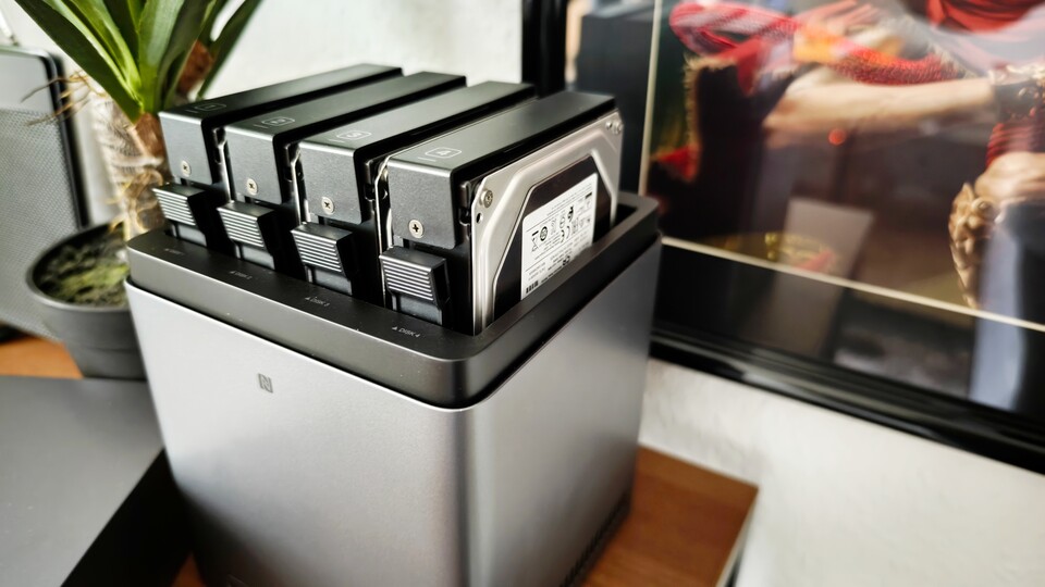 Die Platten werden von oben ins Gehäuse geschoben. Der Deckel hält magnetisch. (Bildquelle: Duy Linh DinhGameStar Tech)