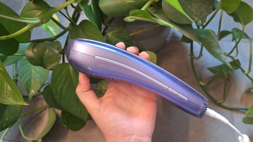 Perfekt ergonomisch: Der Ulike Air 10 Pro liegt wunderbar in der Hand!