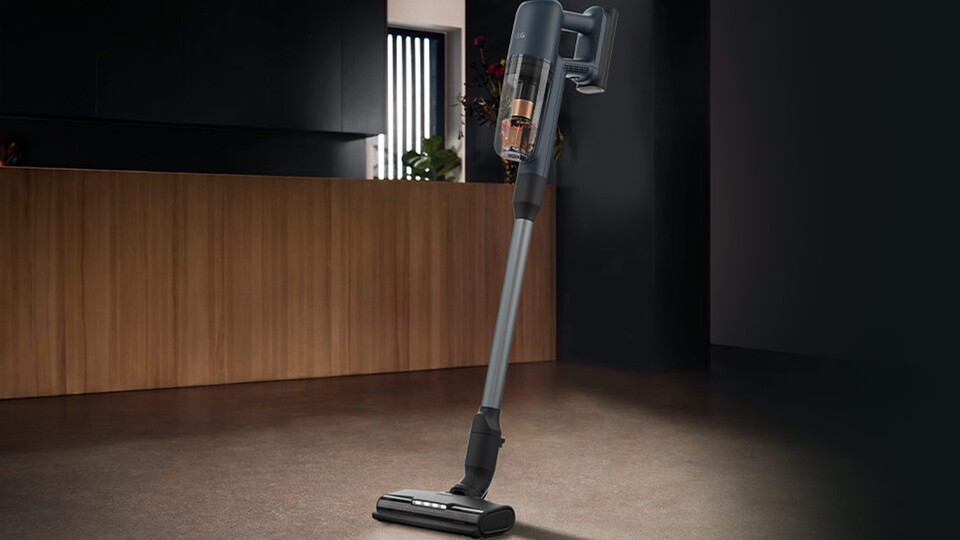 Selbst die hartnäckigsten Staubpartikel haben keine Chance gegen den AEG ULTIMATE 7000 - die perfekte Kombination aus Leistung und Leichtigkeit.