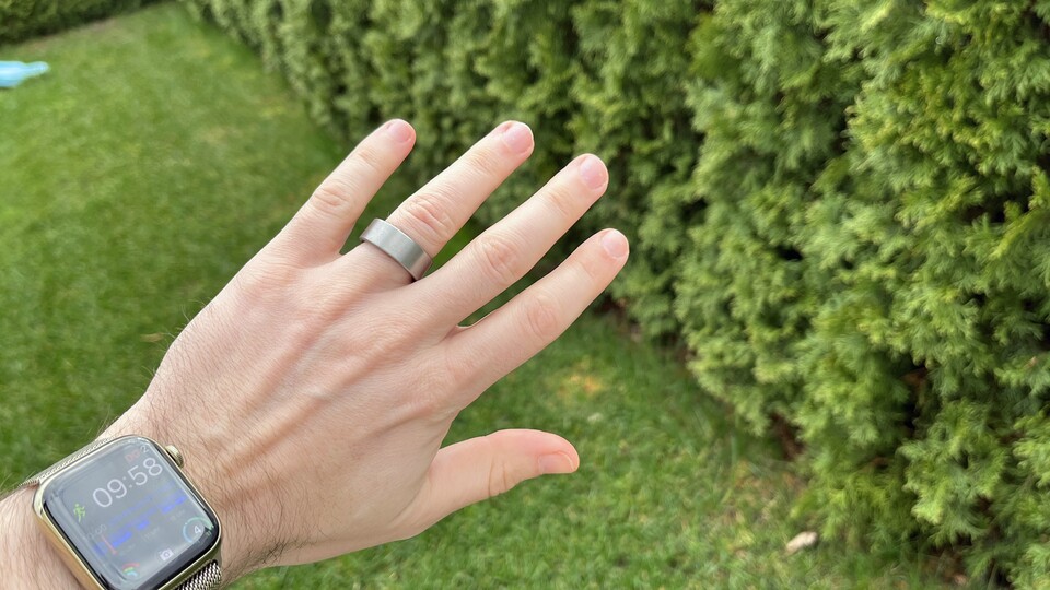 Ich trage den Ultrahuman Air am linken Ringfinger, da er mich am Zeigefinger gestört hat. Quelle: M. Kämpfer, GameStar Tech.