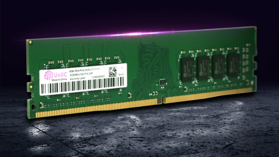 Der UniIC DDR4-2400 8GB kommt im schlichten grünen Platinen-Design daher. (Bildquelle: Tmall)
