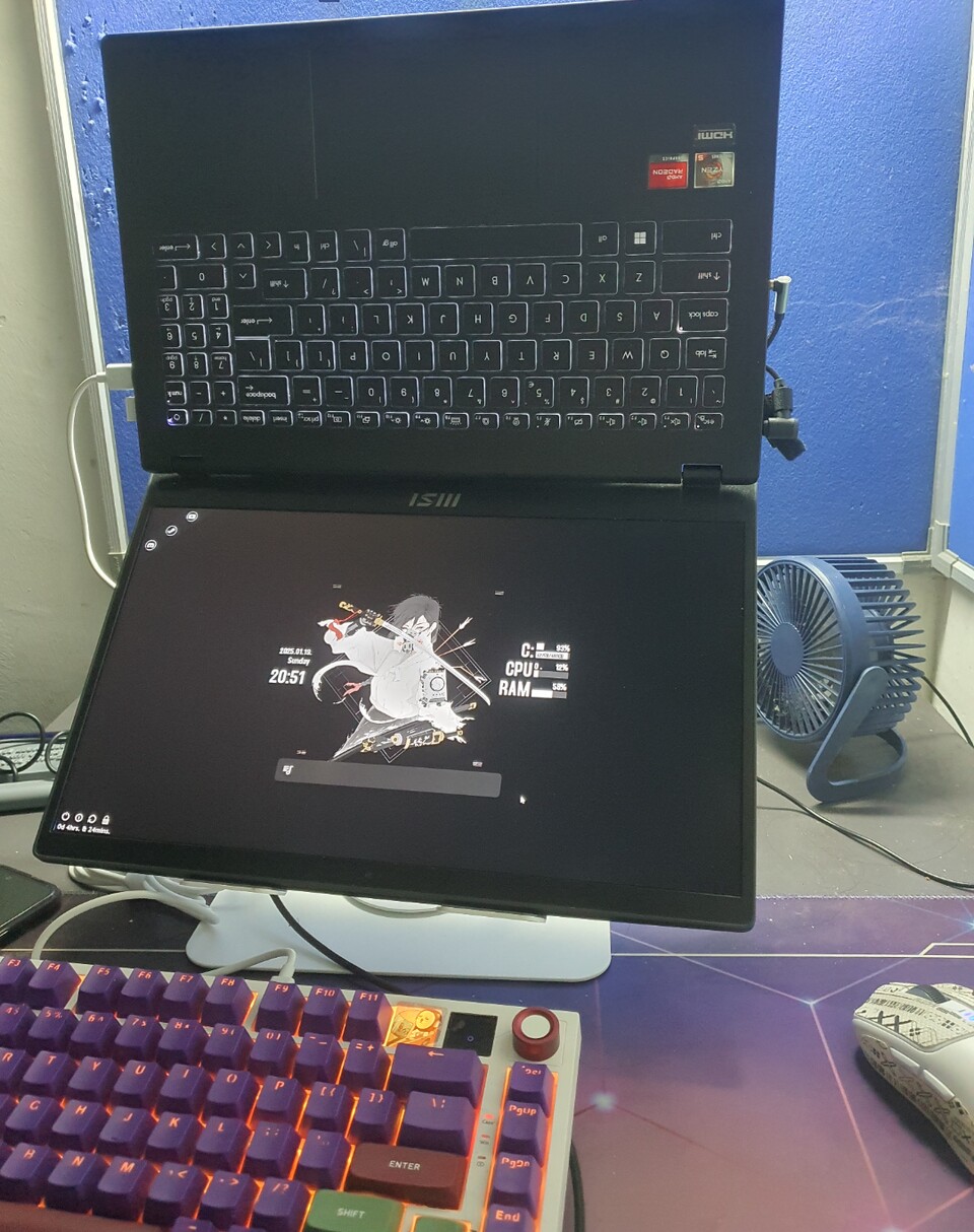 Mit Sicherheit ist diese Art der Verwendung etwas eigenartig, aber in der Regel nicht schädlich für das Notebook. (Quelle: Reddit)