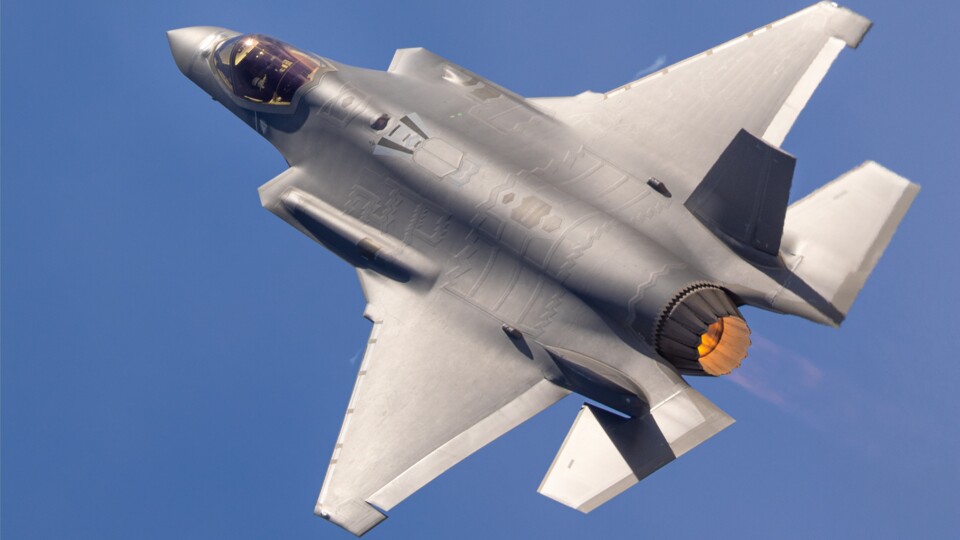 Schnell, gefährlich und teuer. Wenn diese Reparatur-Spezialeinheit Hand am Highend-Kampfflugzeug F-35 anlegt, können Normalsterbliche nur staunen. (Bild-Quelle: ranchorunner über Adobe Stock)