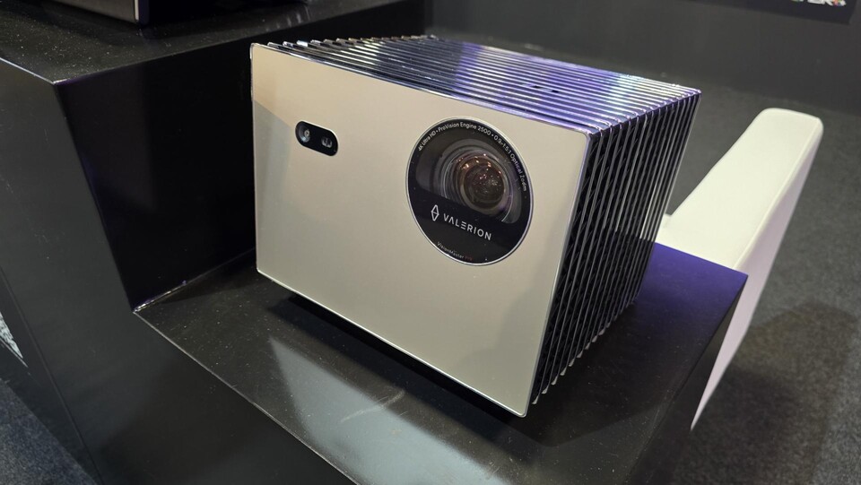 Der VisionMaster Pro 2 ist das Mittelklasse-Modell. Es beherrscht keine vertikale Bildverschiebung, teilt aber sonst fast alle Eigenschaften der Max-Variante.