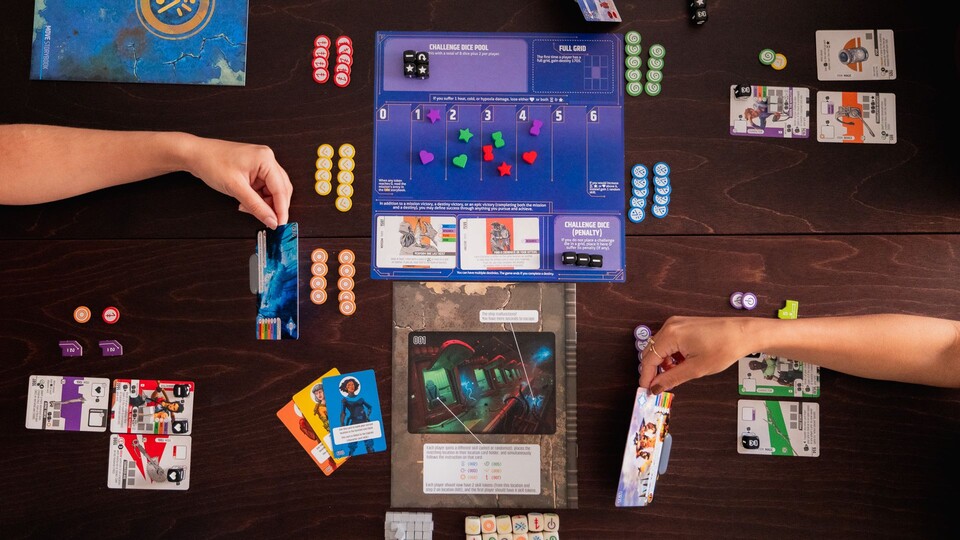 Wenn ihr euch in Vantage gegenseitig eure jeweiligen Standorte beschreibt, entwickelt sich schnell eine großartige Abenteuer-Atmosphäre, eine lebendige Fantasie vorausgesetzt. (Foto: Stonemaier Games)