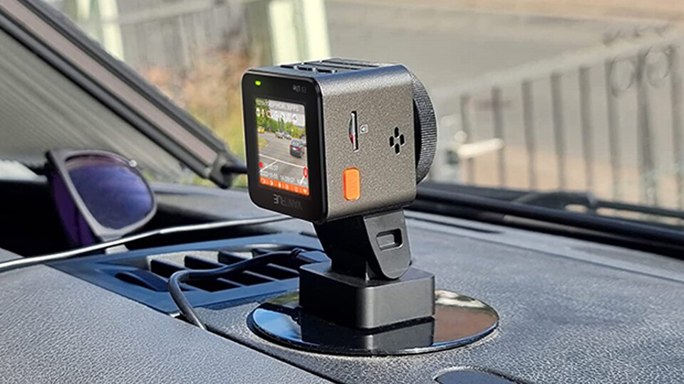 Diese Vantrue Dashcam ist eine der kleinsten Kameras auf dem Markt. Ihr werdet sie kaum merken.
