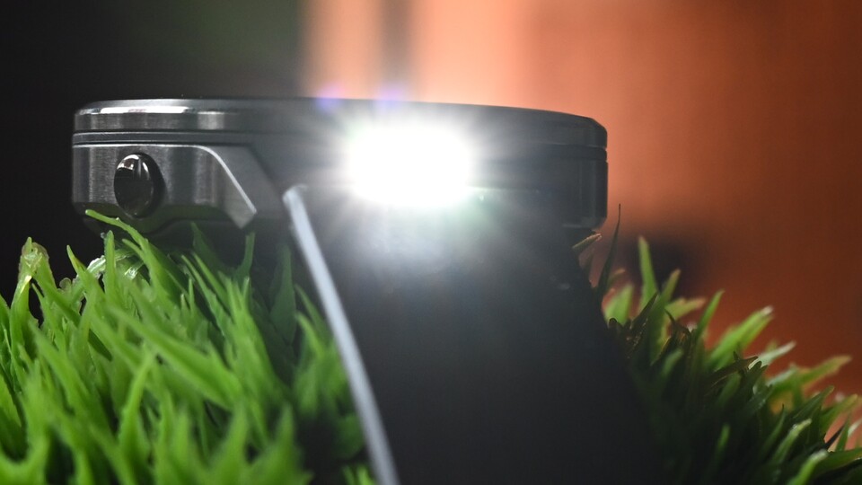 Was mittlerweile bei keiner Sportuhr fehlen darf: die integrierte Taschenlampe. Auch hier bei der Venu 4 ist eine eingebaut.