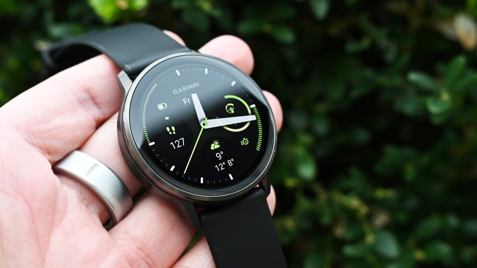 Die Garmin Venu 4 hat ein wirklich beeindruckendes AMOLED-Display, dass wirklich hell ist und so auch in der Sonne besser lesbar bleibt.