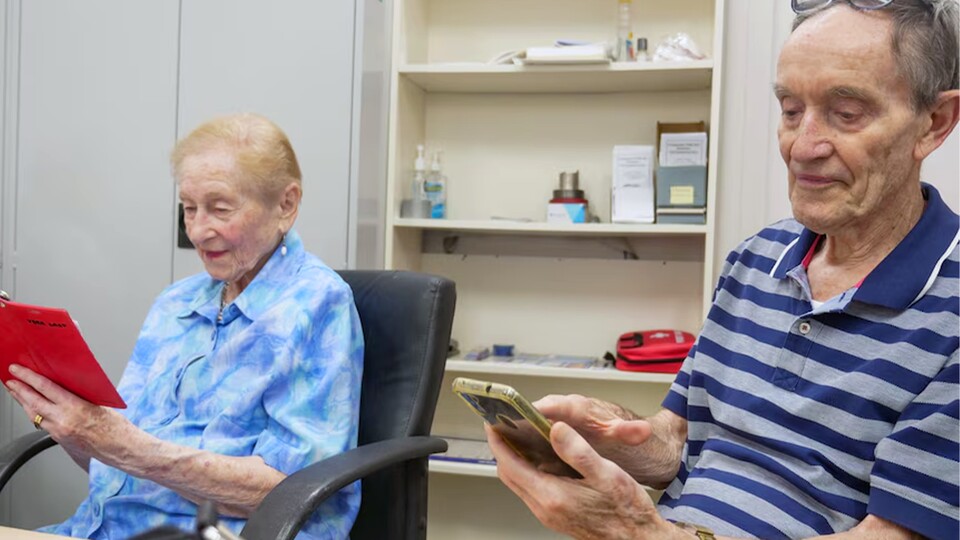 Frau und Herr Last haben nie nach Simes Alter gefragt: »Es war nie ein Kriterium«. (Bildquelle: ABC Radio Sydney, Declan Bowring)