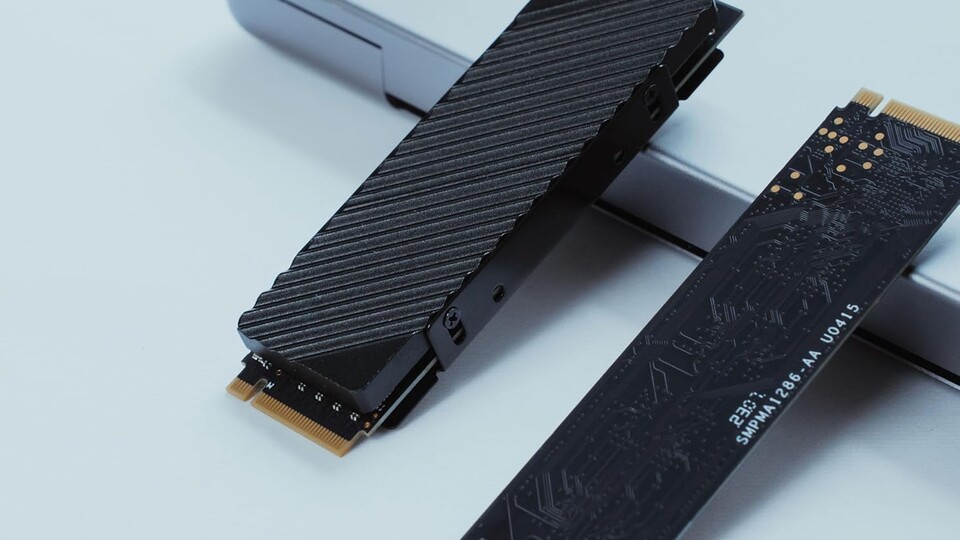 Normalerweise sind 4TB SSDs mit Heatsink teurer - diese NVMe M.2 ist jetzt im Angebot und dabei richtig, richtig schnell.