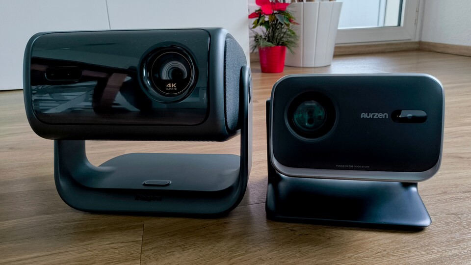 Schon der Größenunterschied macht deutlich, dass es sich bei den Beamern (bewusst) um ein ungleiches Duell handelt.