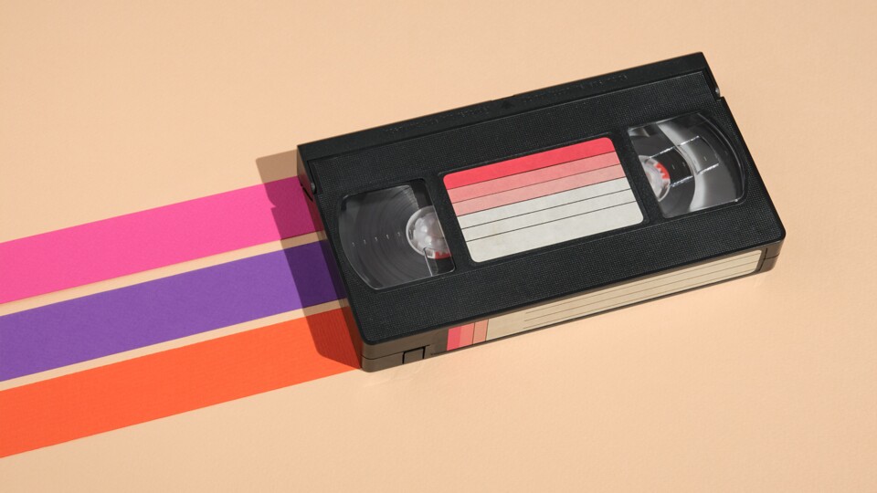 VHS-Kasetten haben heute ausgedient, aber in den 1980ern fochten sie einen harten Kampf. (Bild: dimas - adobe.stock.com)