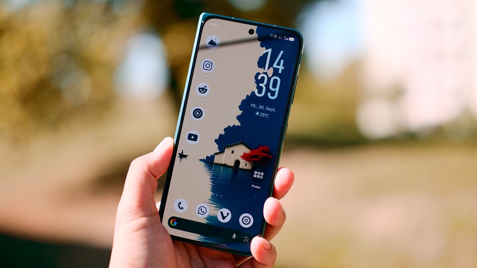 Das Frontdisplay ist exzellent. Hier seht ihr es bei maximaler Helligkeitsstufe und direktem Sonnenlicht. (Bildquelle: Duy Linh DinhGameStar Tech)