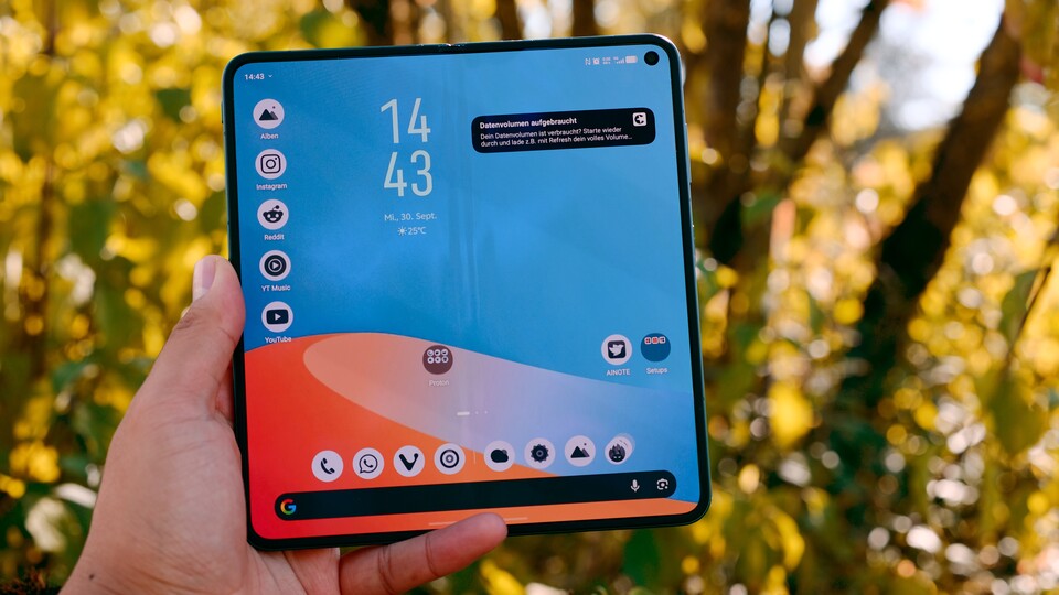 Das Innendisplay ist ebenso schön, allerdings trübt die unschöne Falte den Gesamteindruck. (Bildquelle: Duy Linh DinhGameStar Tech)