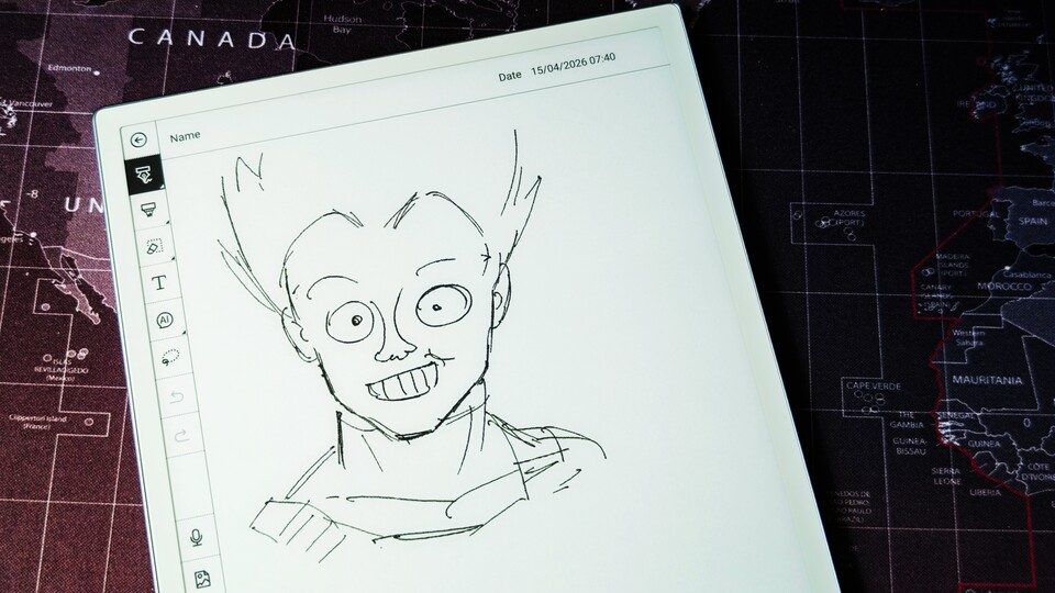 Meine Schwester benutzt normalerweise ein iPad Air. Sie hat das Viwoods AiPaper kurz für eine Zeichnung ausprobiert und es hat ihr gefallen. (Bildquelle: Duy Linh DinhGameStar Tech)