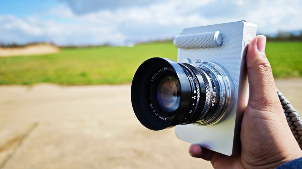 Das Voigtländer 50mm VM Heliar Classic an der Sigma BF. (Bildquelle: Duy Linh DinhGameStar Tech)