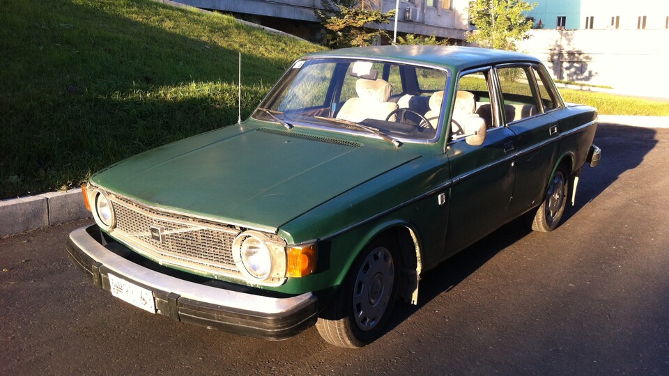 Die Botschaft schrieb damals zu diesem Foto: »Läuft wie geschmiert. Einer der Volvos aus dem Jahr 1974, für den Nordkorea noch nicht bezahlt hat. Genutzt als Taxi in Chongjin mit fast 500.000 Kilometern auf dem Tacho!«