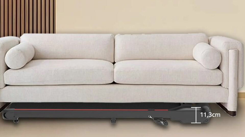 Mit nur 11,3 cm Höhe verschwindet das Walking Pad problemlos unter dem Sofa.