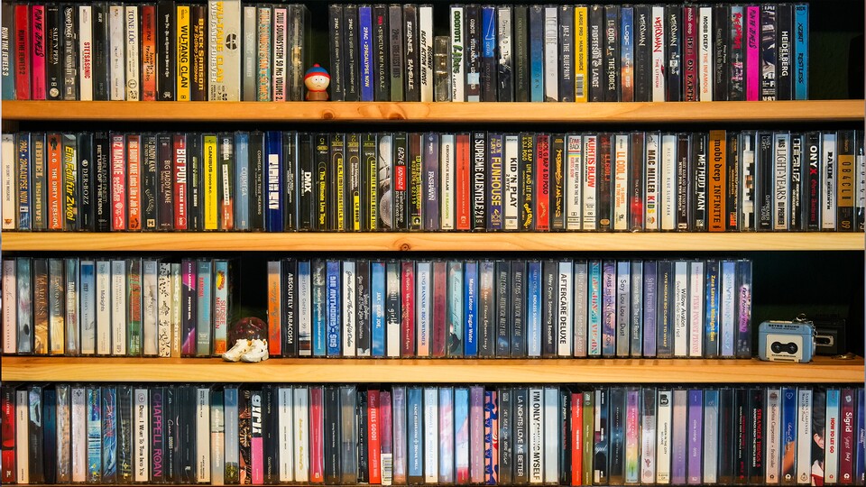 Neben vielen Originalen nehme ich auch selbst Tapes auf und gestalte Cover – vor allem von Alben, die es nicht oder nur sehr teuer auf Kassette gibt. (Bildquelle: GameStar Tech)
