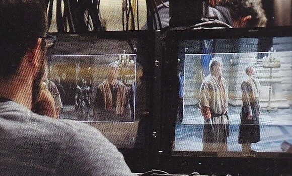 Das bisher einzige Bild vom Set: Duncan Jones überwacht den Dreh über seine Monitore.