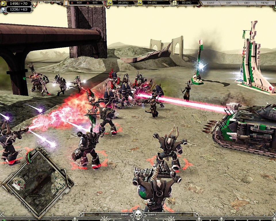 Der mit Lasern aufgerüstete Chaos-Predator dezimiert die Eldar-Infanterie.