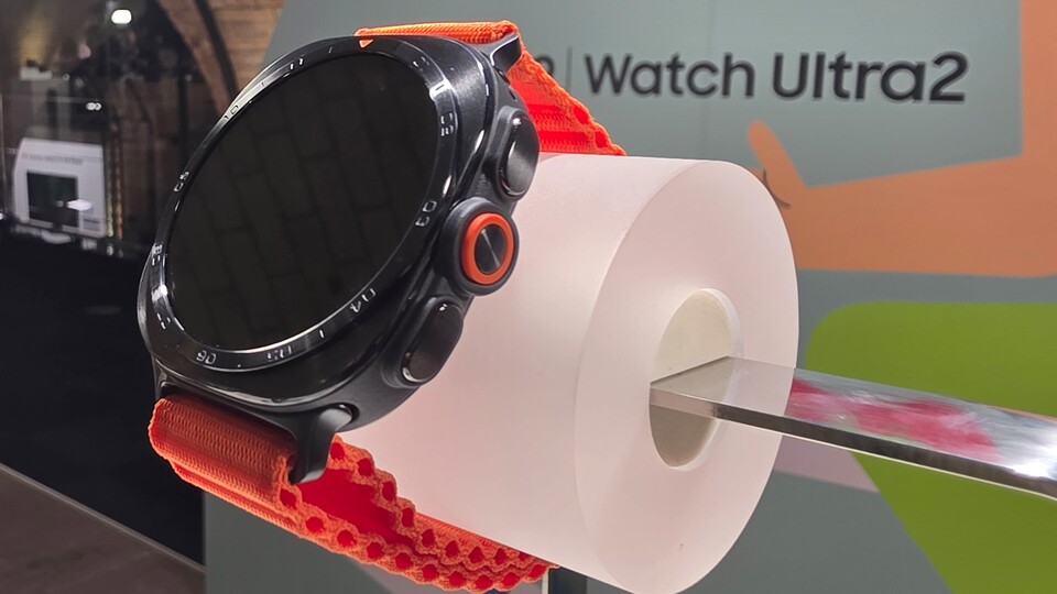 Die Galaxy Watch Ultra2 hat an der Seite einen Action-Button – die Galaxy Watch9 hingegen nicht. (Bild: Patrick S. GameStar Tech)